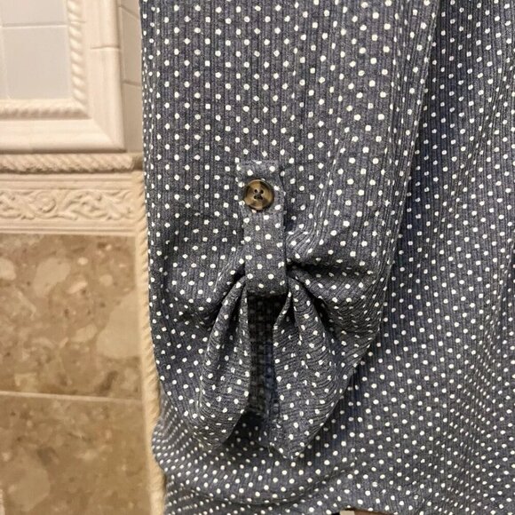 Fred David. Size L. Stretch. Pintucks. Button Placket. Gray/blue. Top. B112 - Picture 3 of 7